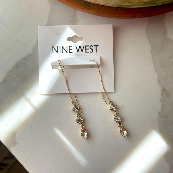 🌿 NINE WEST Gold Dangle Earrings, NWT - Picture 1 of 3